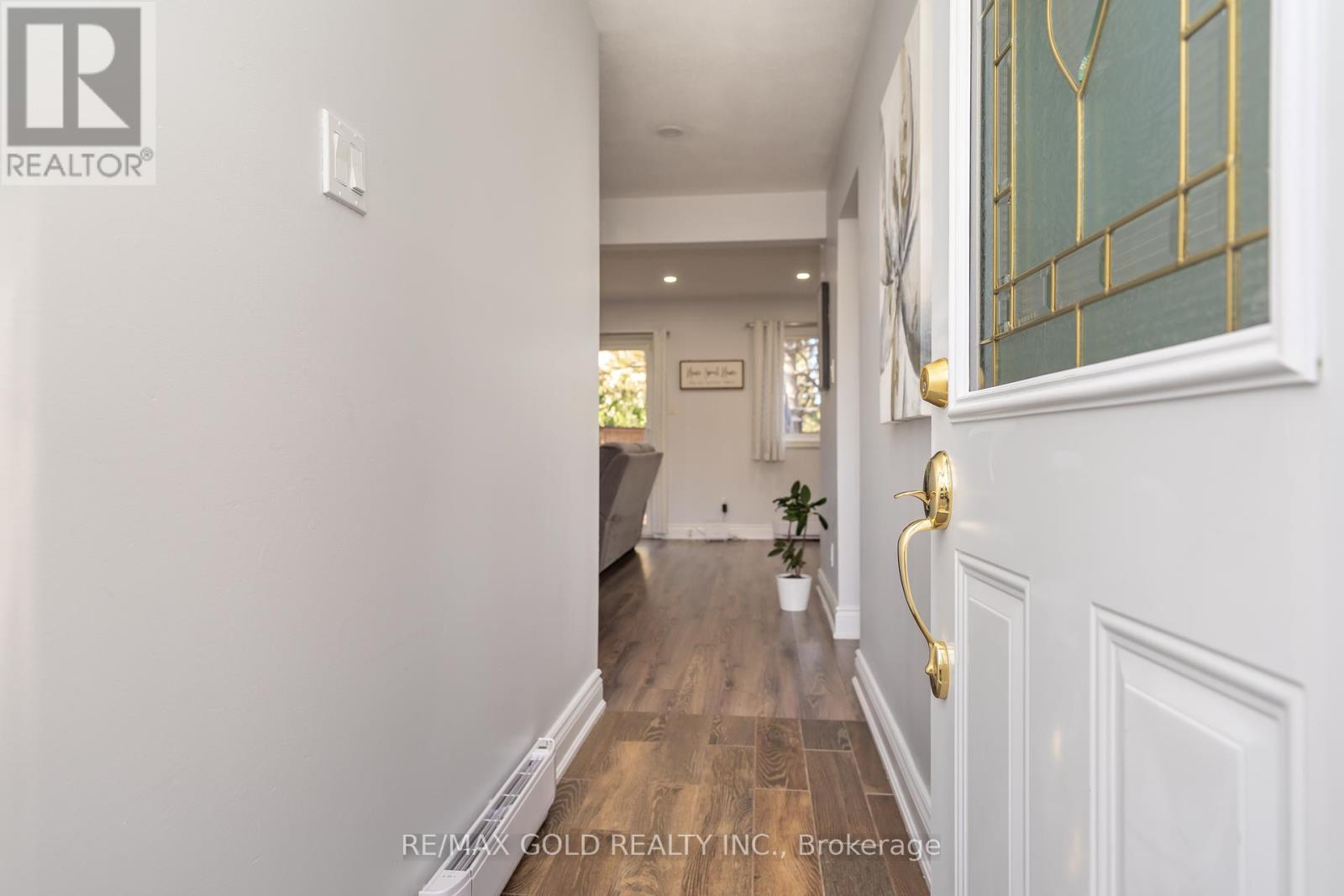 18 Juliette Square, Brampton, Ontario  L6S 2M6 - Photo 8 - W12416971