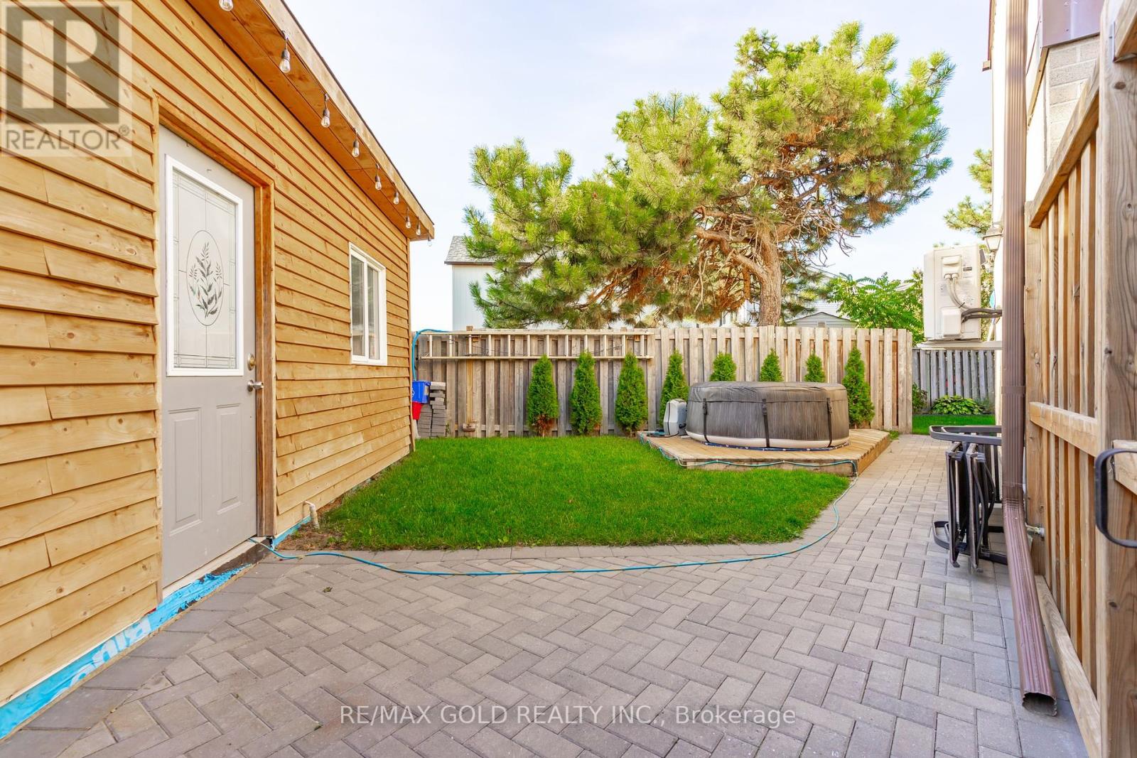 18 Juliette Square, Brampton, Ontario  L6S 2M6 - Photo 38 - W12416971