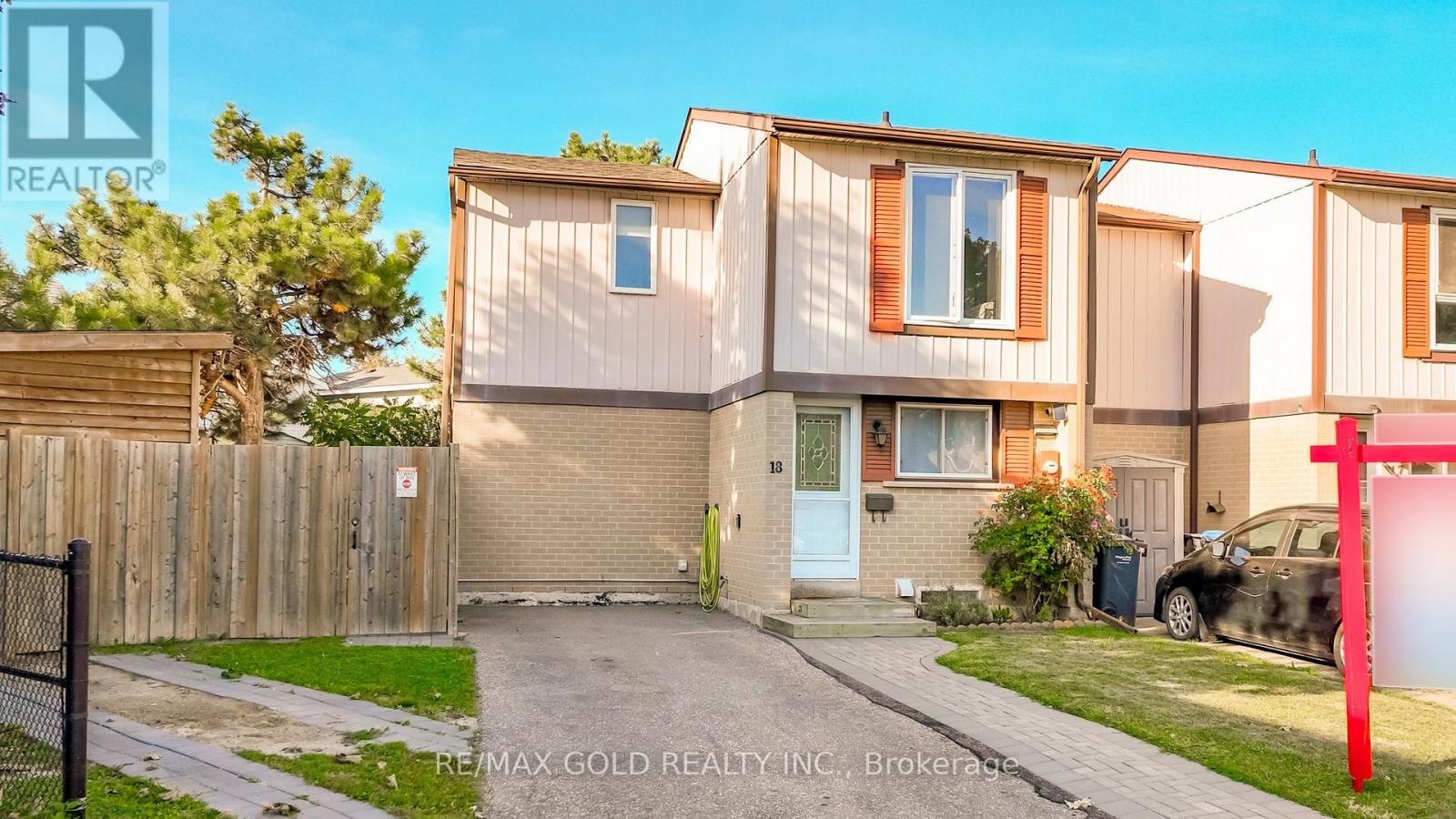 18 Juliette Square, Brampton, Ontario  L6S 2M6 - Photo 6 - W12416971