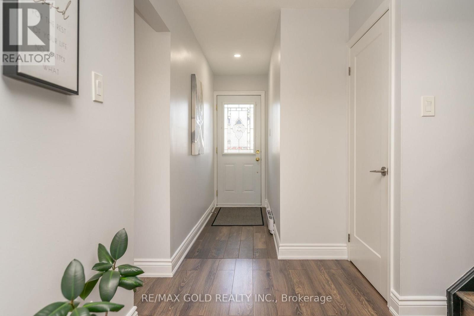 18 Juliette Square, Brampton, Ontario  L6S 2M6 - Photo 9 - W12416971