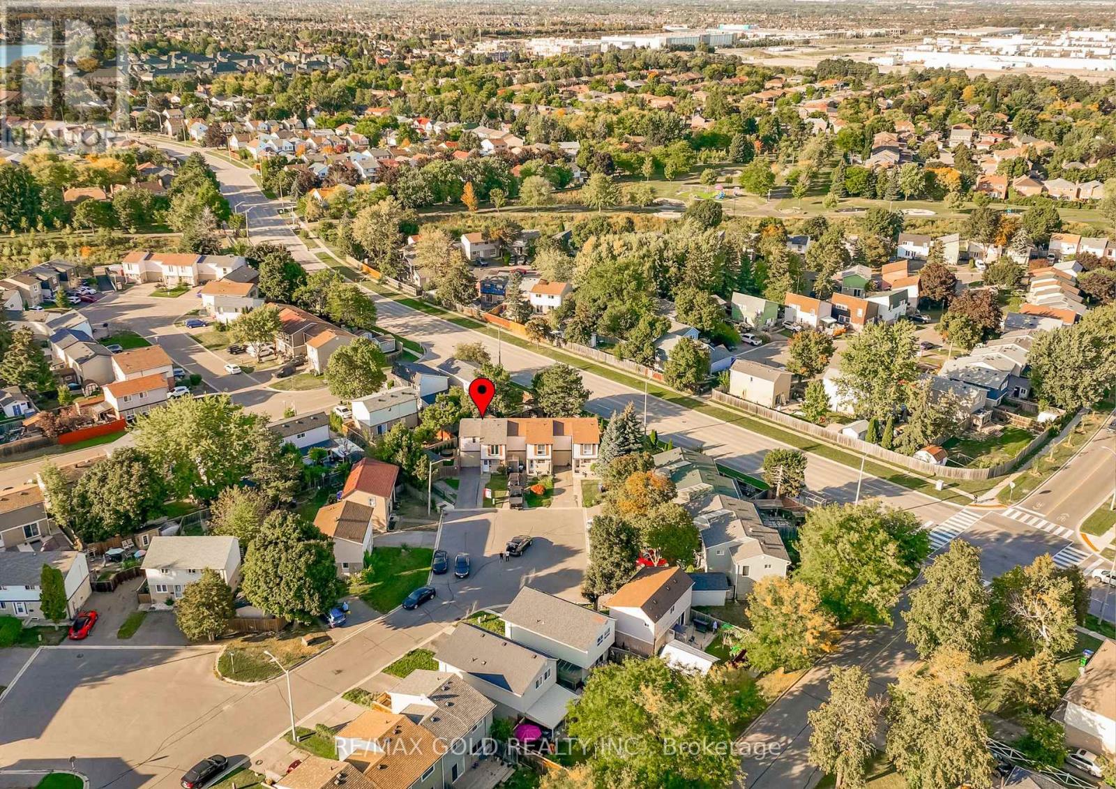 18 Juliette Square, Brampton, Ontario  L6S 2M6 - Photo 4 - W12416971