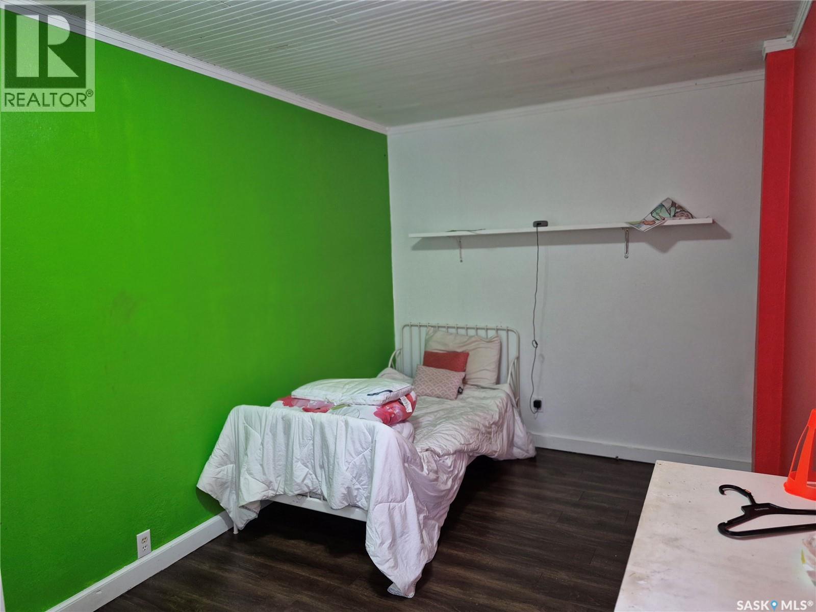 137 2nd Street W, Ponteix, Saskatchewan  S0N 1Z0 - Photo 11 - SK018931