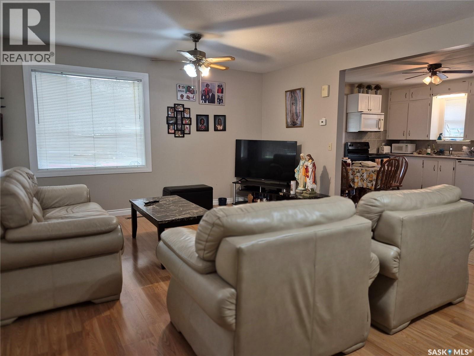 137 2nd Street W, Ponteix, Saskatchewan  S0N 1Z0 - Photo 6 - SK018931