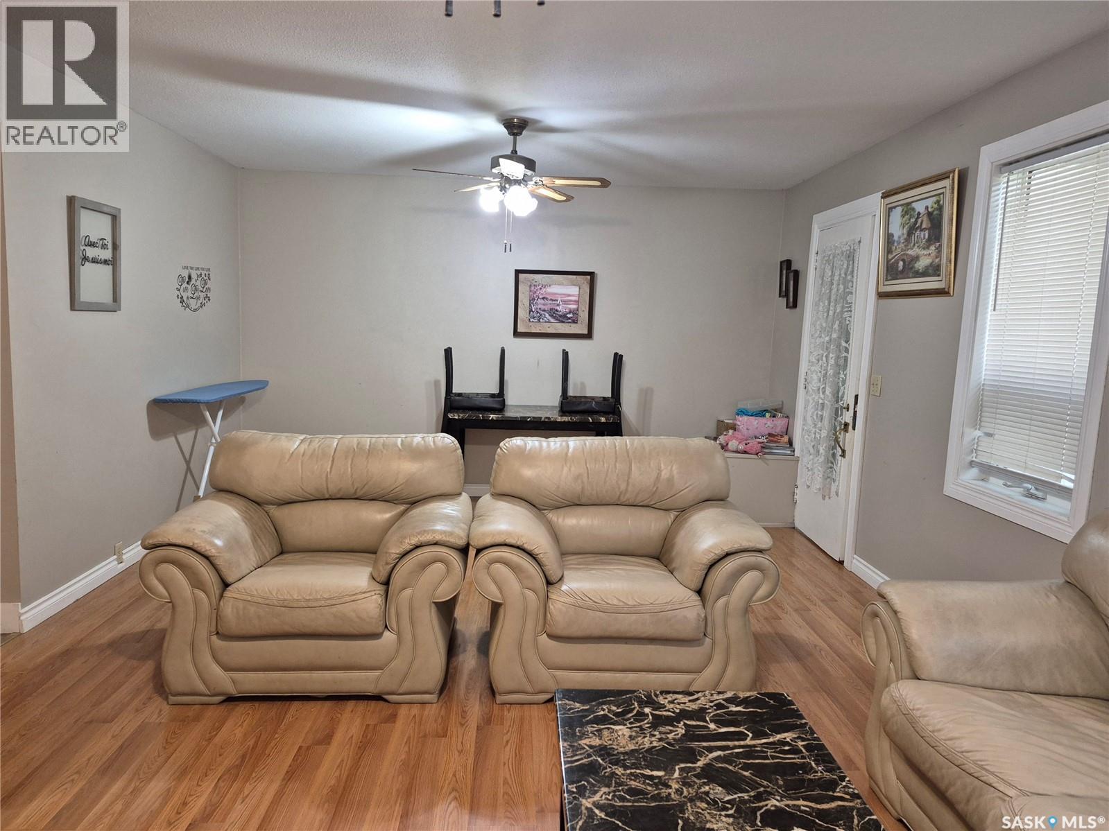 137 2nd Street W, Ponteix, Saskatchewan  S0N 1Z0 - Photo 8 - SK018931
