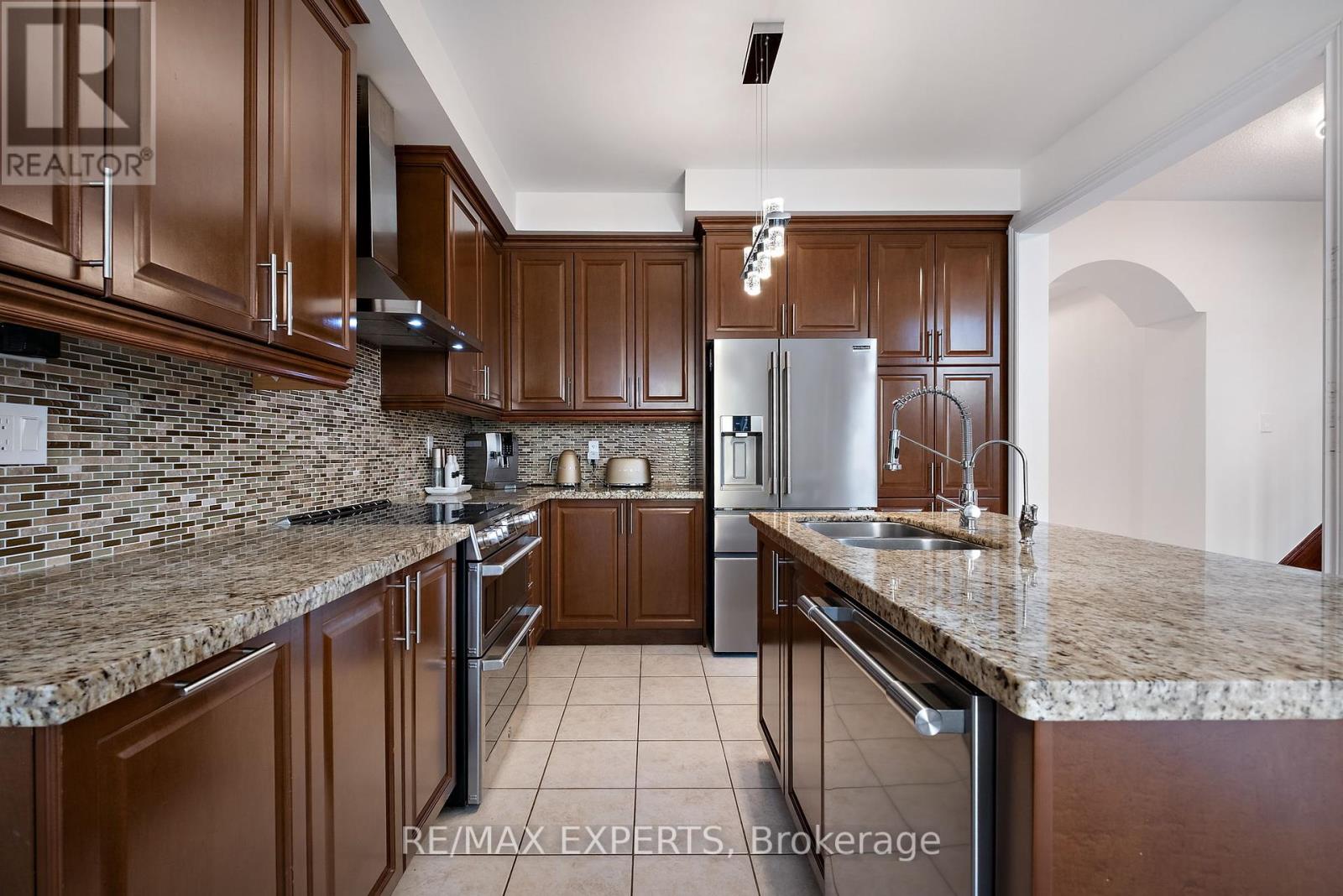 40 Heron Hollow Avenue, Richmond Hill (Oak Ridges), Ontario  L4E 0G9 - Photo 18 - N12417012