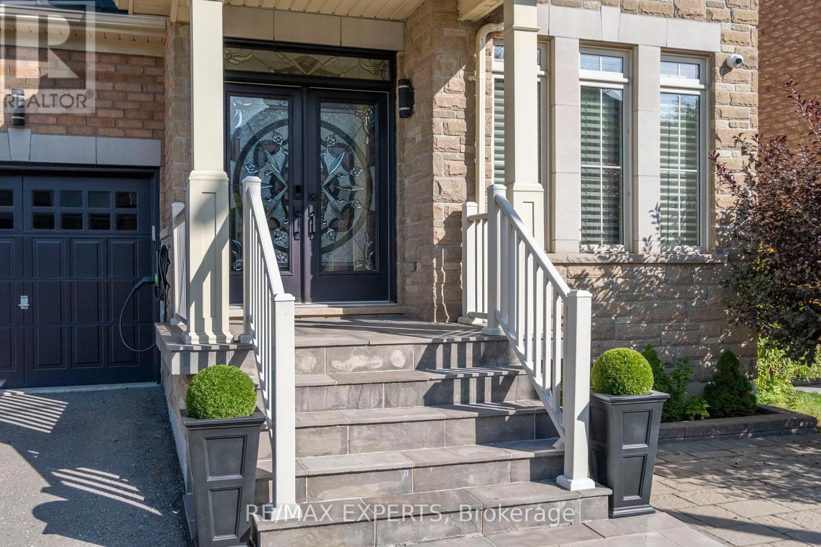 40 Heron Hollow Avenue, Richmond Hill (Oak Ridges), Ontario  L4E 0G9 - Photo 4 - N12417012
