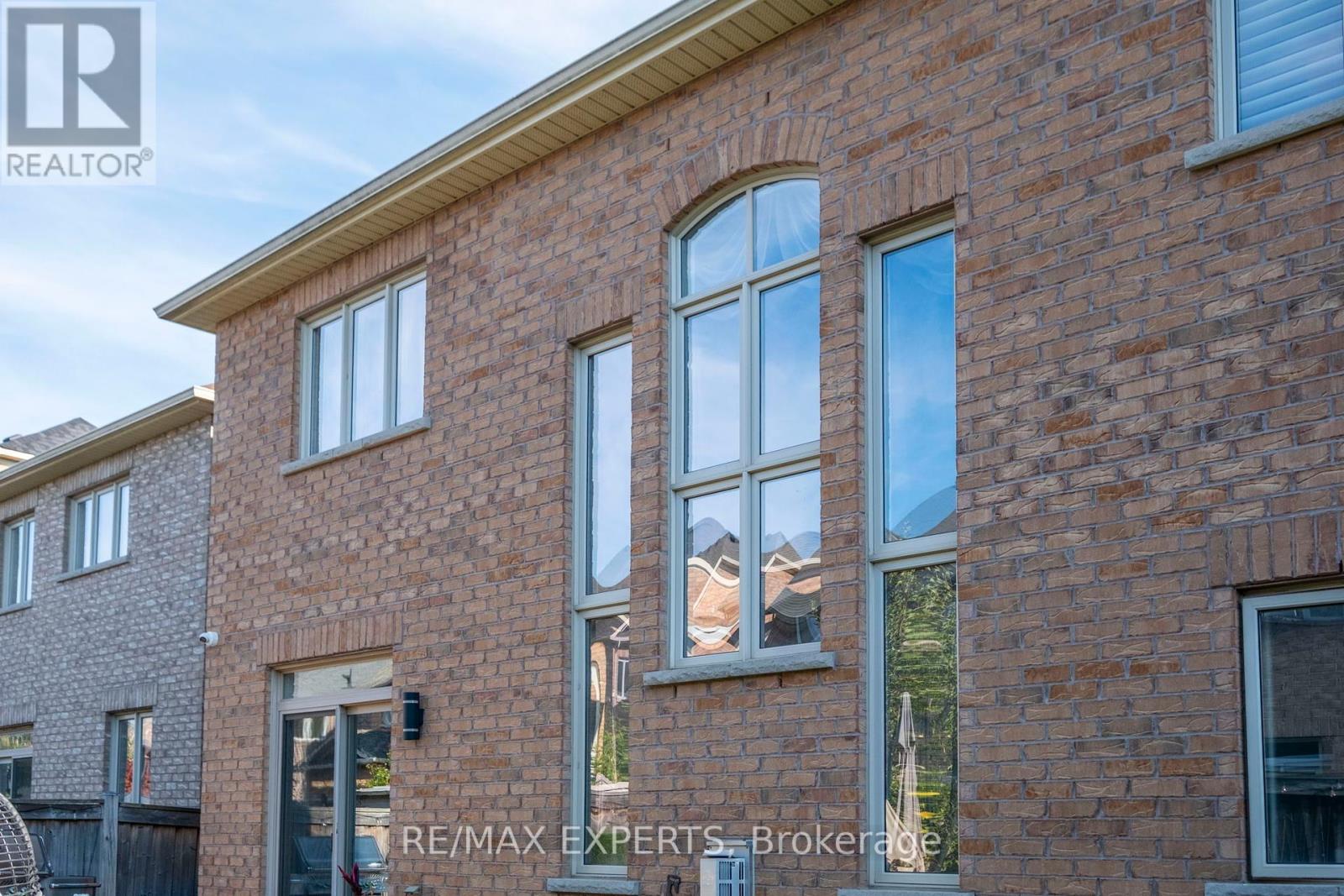 40 Heron Hollow Avenue, Richmond Hill (Oak Ridges), Ontario  L4E 0G9 - Photo 45 - N12417012