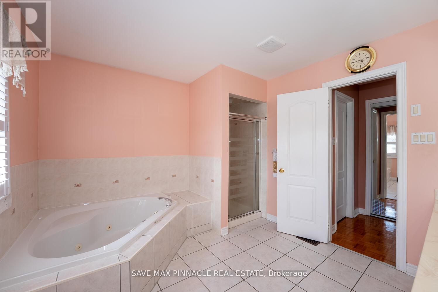 1 Ashton Drive, Vaughan (Maple), Ontario  L6A 2L4 - Photo 33 - N12417030