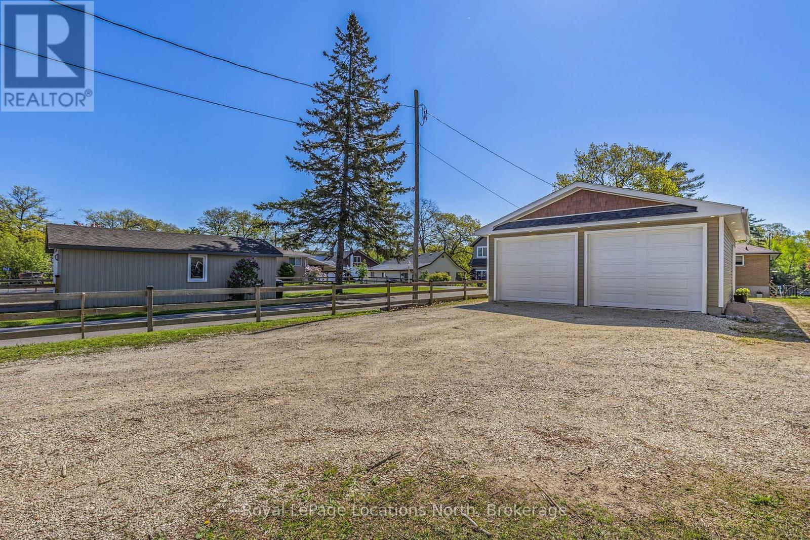 971 Mosley Street, Wasaga Beach, Ontario  L9Z 2G9 - Photo 3 - S12417068