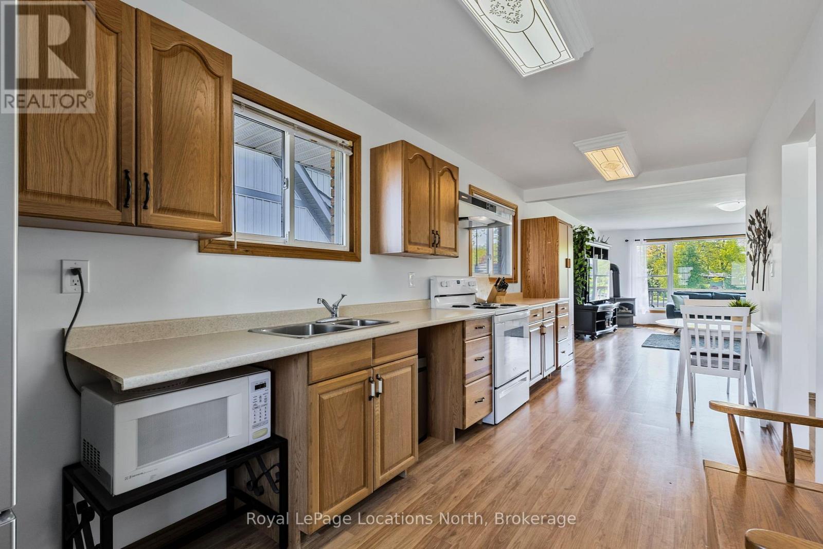 971 Mosley Street, Wasaga Beach, Ontario  L9Z 2G9 - Photo 7 - S12417068