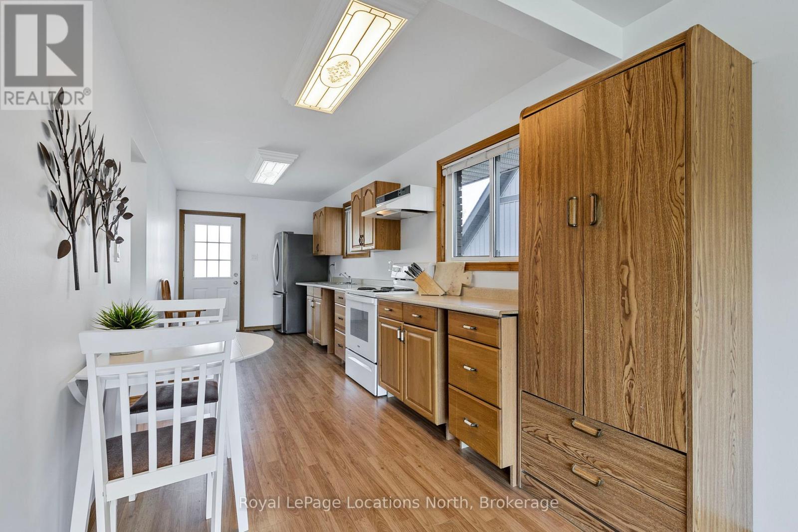971 Mosley Street, Wasaga Beach, Ontario  L9Z 2G9 - Photo 8 - S12417068
