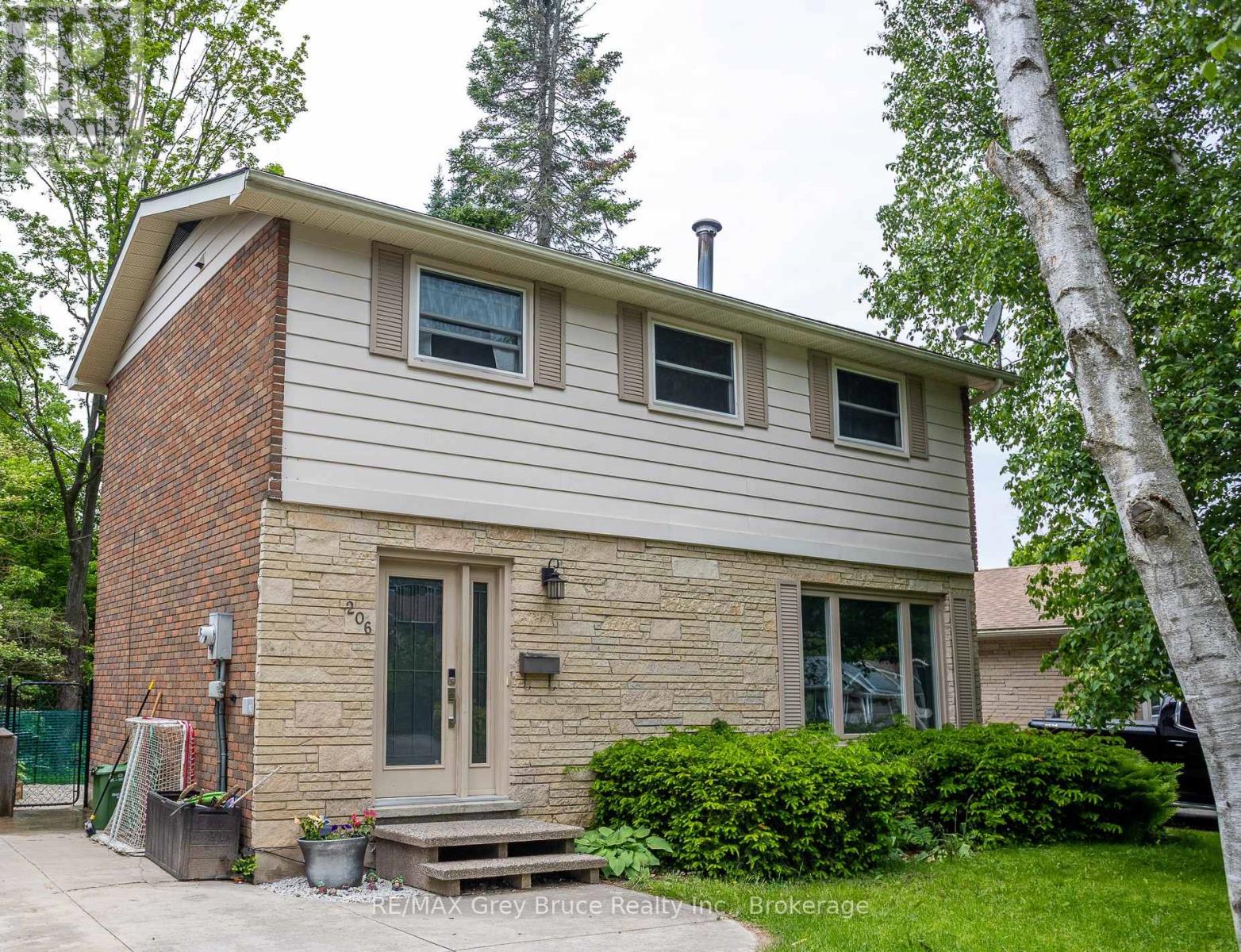 206 6TH AVENUE E, Owen Sound, Ontario