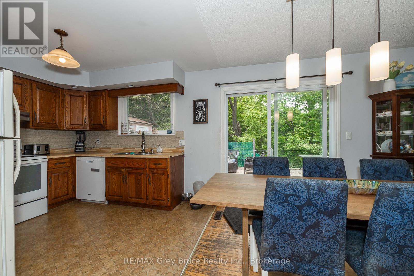 206 6th Avenue E, Owen Sound, Ontario  N4K 2T3 - Photo 4 - X12417061