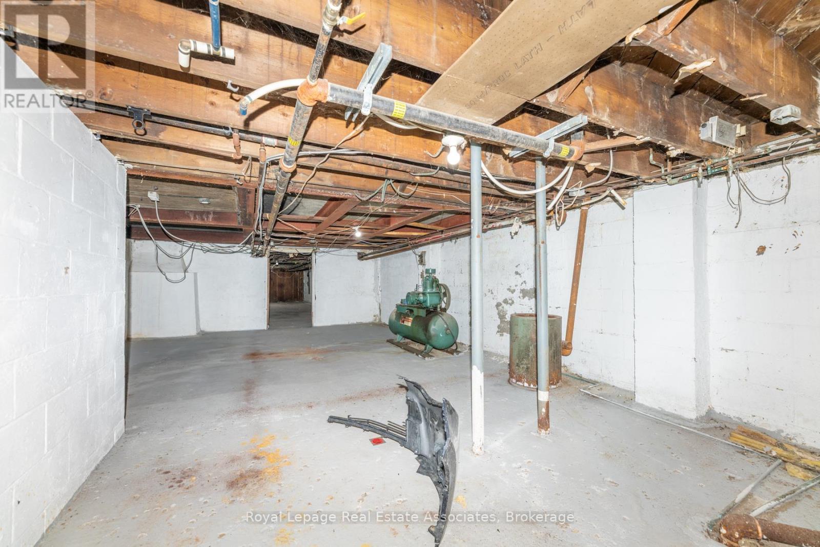 2850 Dufferin Street, Toronto, Ontario  M6B 3S3 - Photo 19 - W12297423
