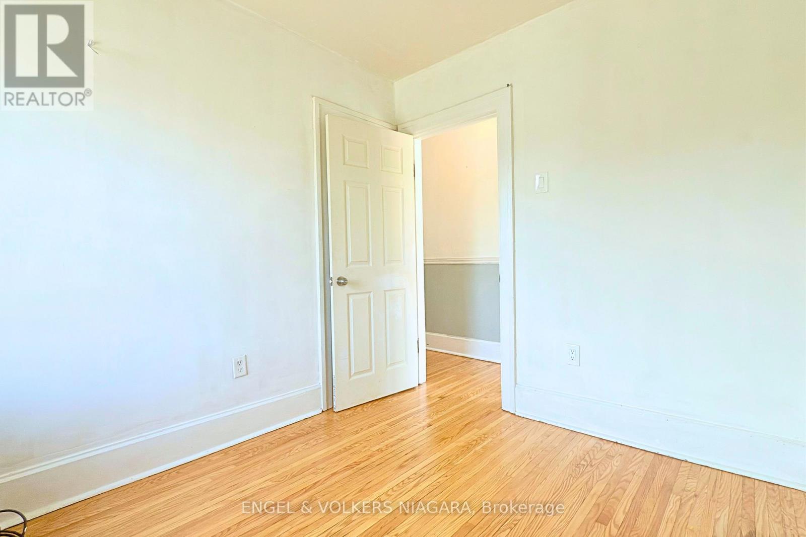 5038 Huron Street, Niagara Falls, Ontario  L2E 2J7 - Photo 15 - X12413714