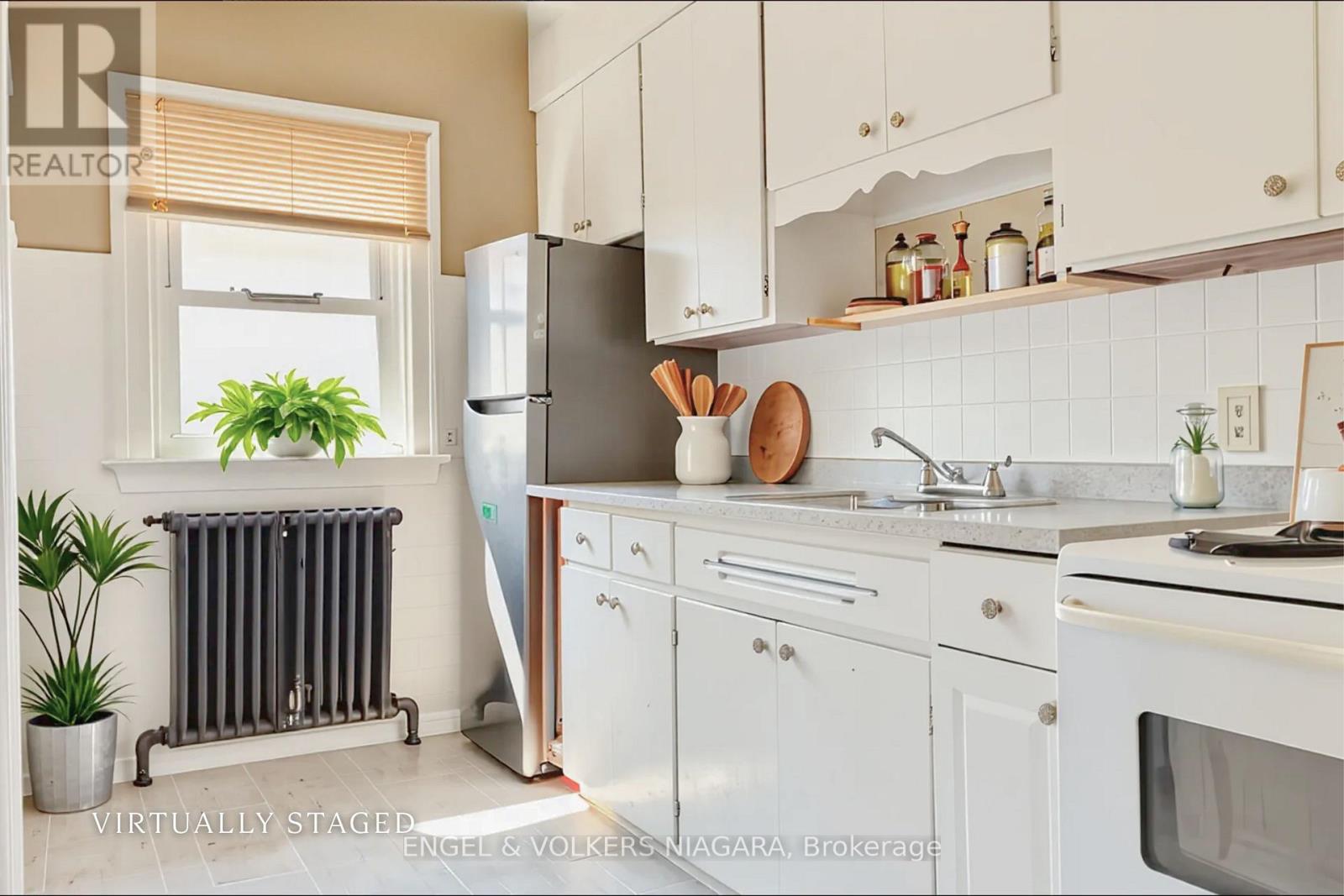 5038 Huron Street, Niagara Falls, Ontario  L2E 2J7 - Photo 7 - X12413714