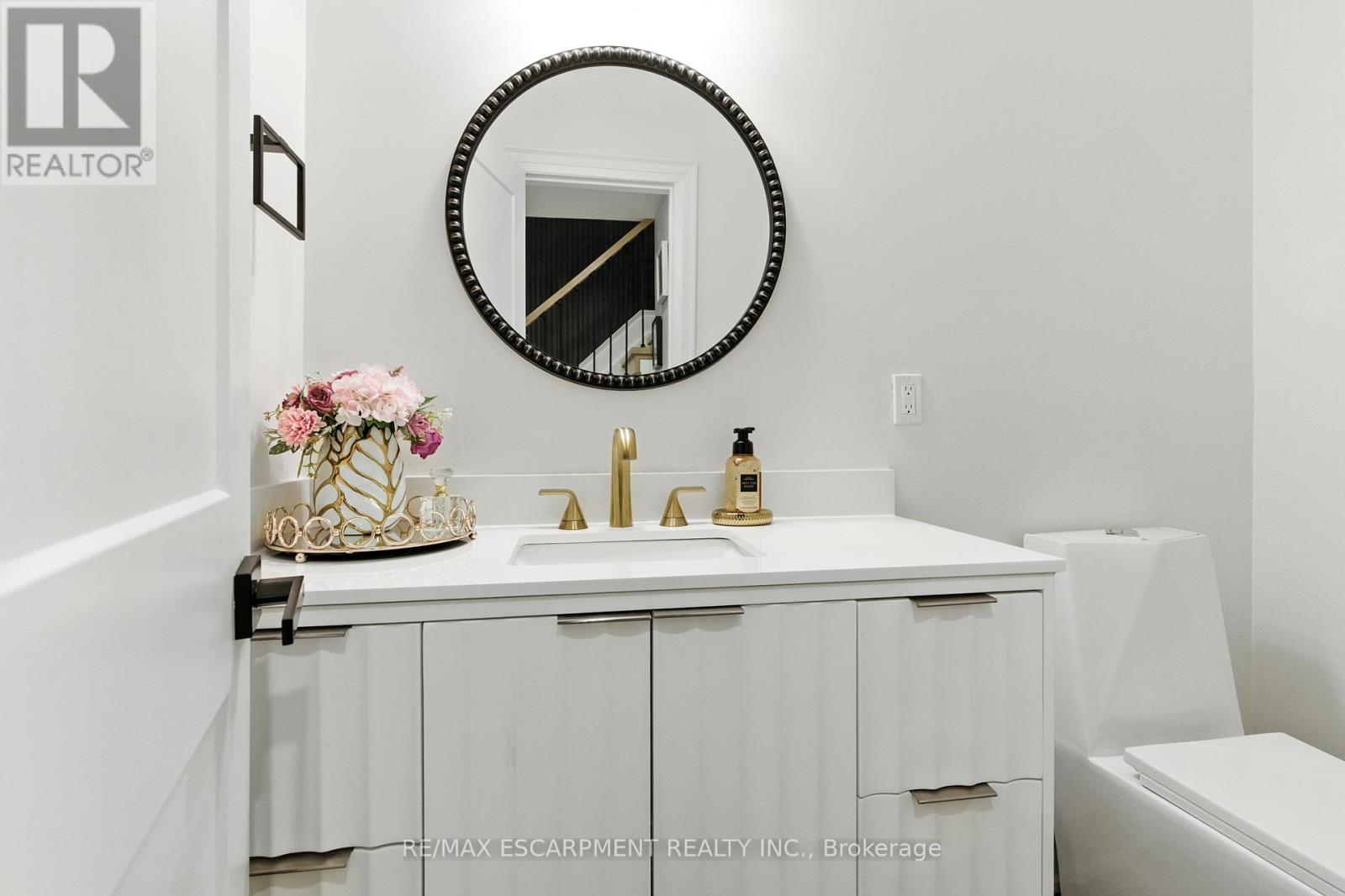 1245 Bramblewood Lane, Mississauga, Ontario  L5H 1L9 - Photo 10 - W12417027