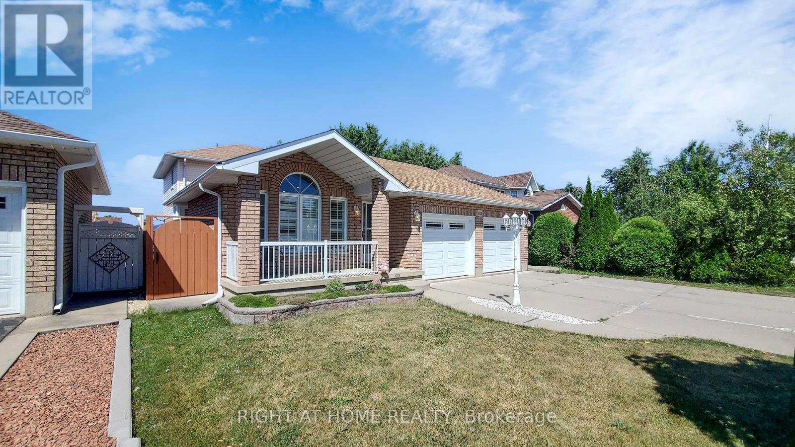 183 Alderlea Avenue, Hamilton, Ontario  L0R 1W0 - Photo 2 - X12417017