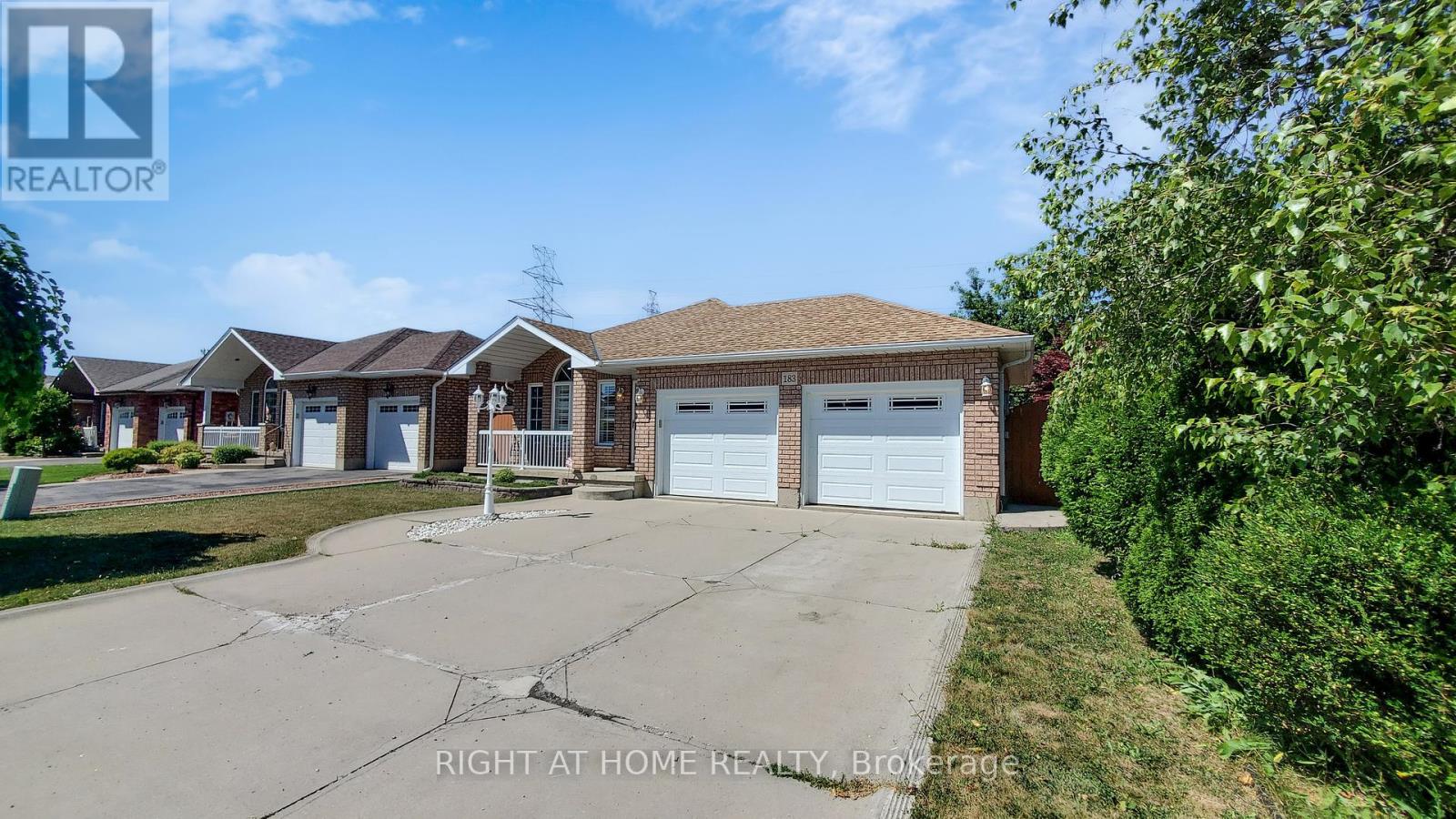 183 Alderlea Avenue, Hamilton, Ontario  L0R 1W0 - Photo 3 - X12417017