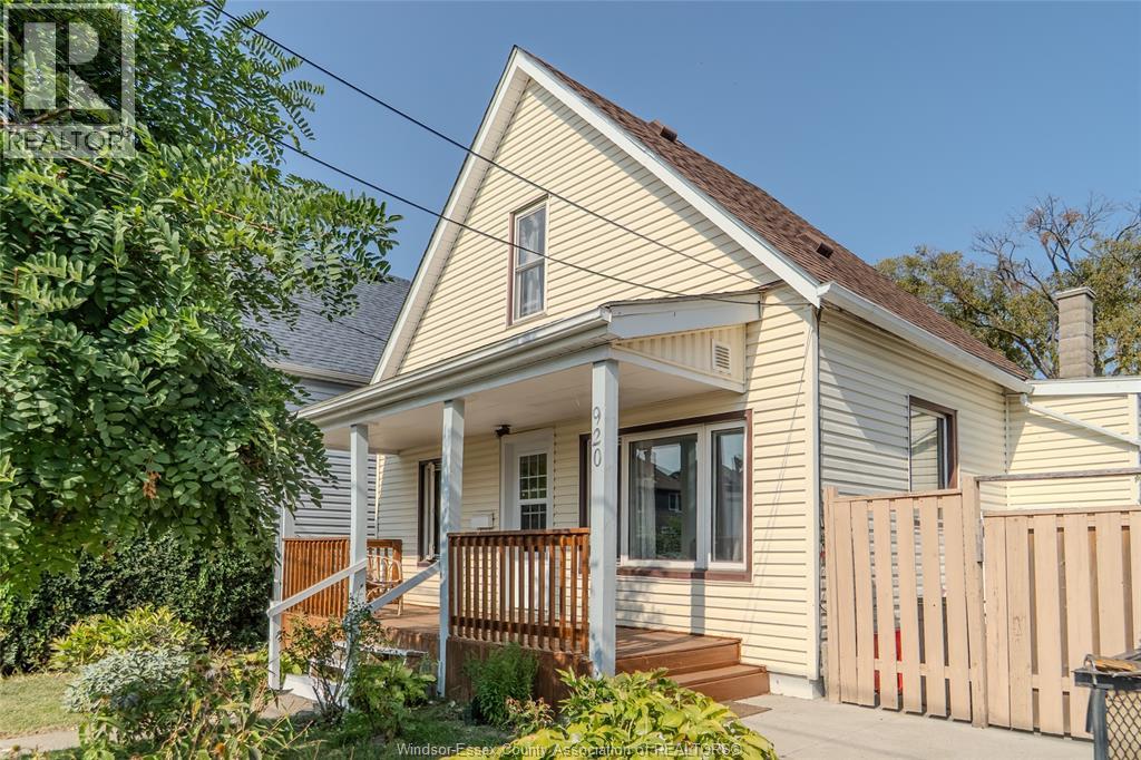 MLS# 25023980: 920 LILLIAN, Windsor, Canada