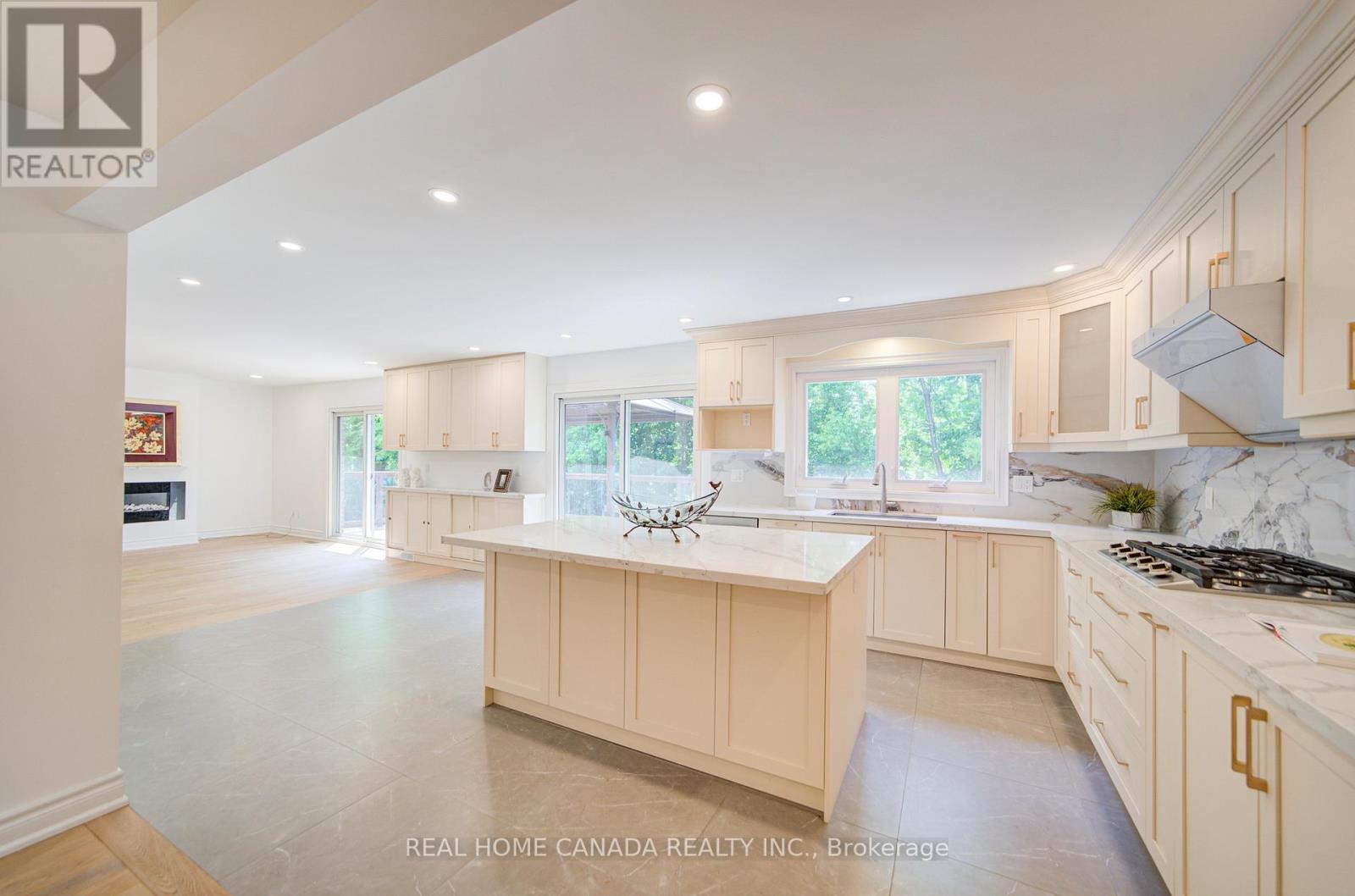 20 Saddletree Drive, Toronto, Ontario  M2H 3L3 - Photo 7 - C12417039