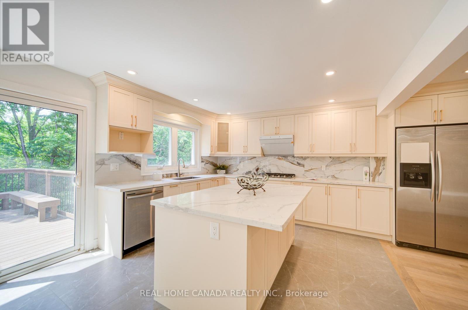 20 Saddletree Drive, Toronto, Ontario  M2H 3L3 - Photo 9 - C12417039