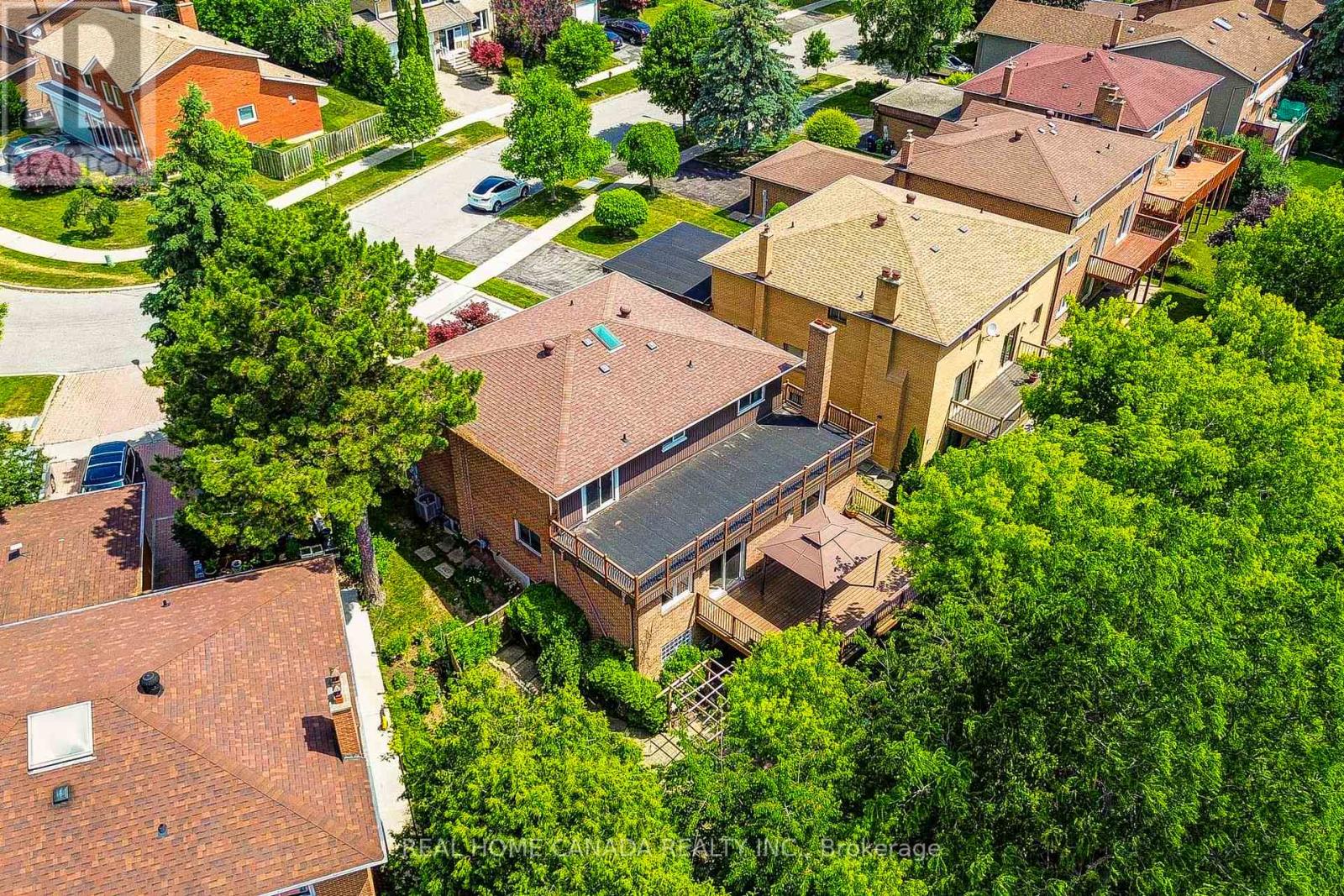 20 Saddletree Drive, Toronto, Ontario  M2H 3L3 - Photo 3 - C12417039