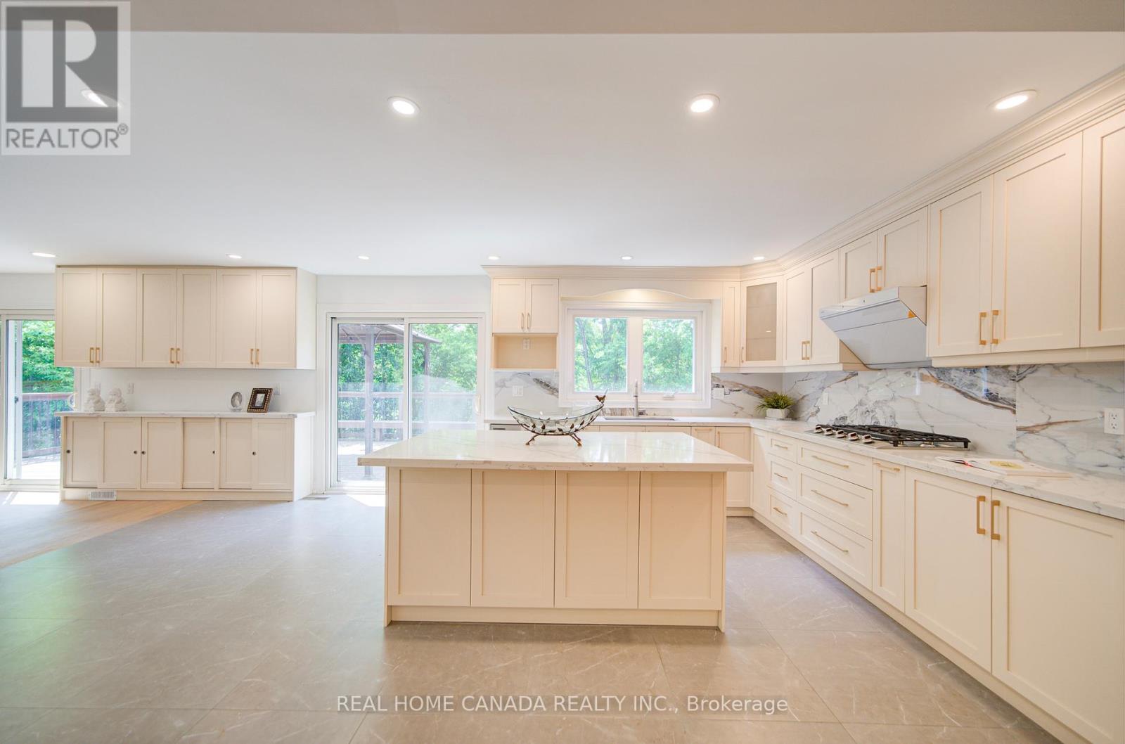 20 Saddletree Drive, Toronto, Ontario  M2H 3L3 - Photo 6 - C12417039