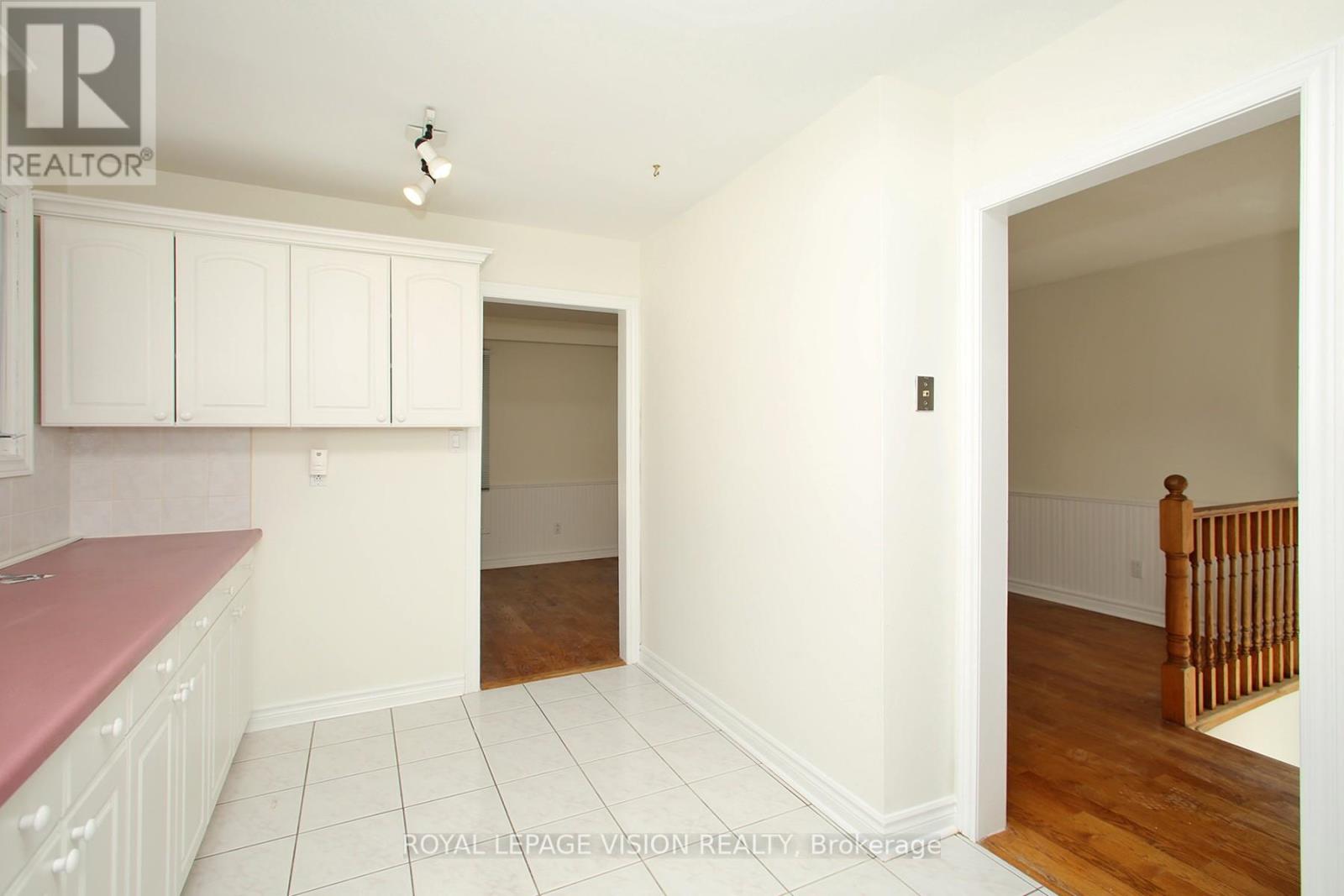 Upper - 696 Victory Drive, Pickering, Ontario  L1W 2S2 - Photo 10 - E12367369