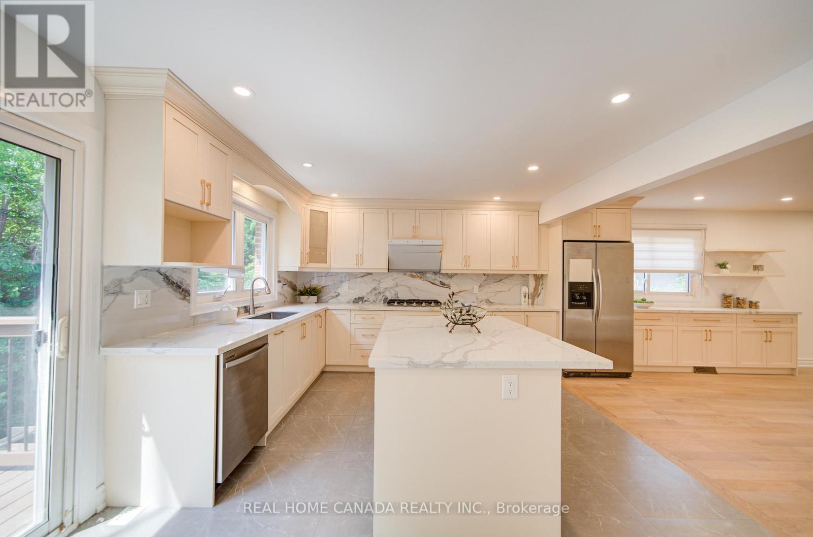 20 Saddletree Drive, Toronto, Ontario  M2H 3L3 - Photo 8 - C12417039