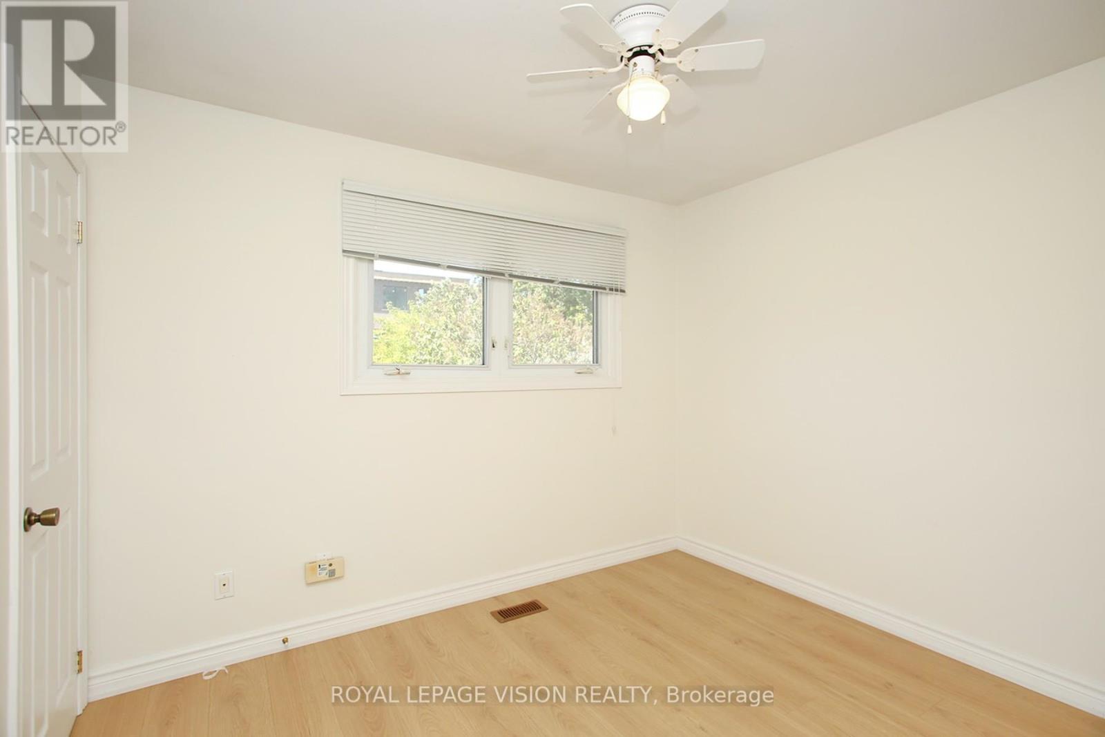 Upper - 696 Victory Drive, Pickering, Ontario  L1W 2S2 - Photo 6 - E12367369
