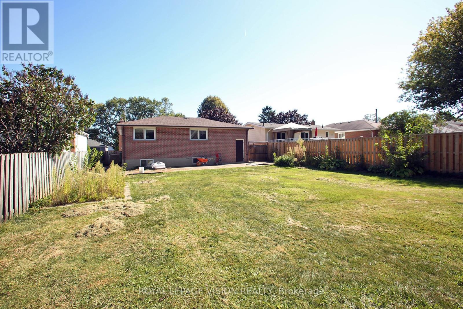 Upper - 696 Victory Drive, Pickering, Ontario  L1W 2S2 - Photo 22 - E12367369