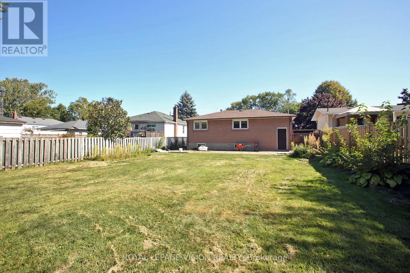 Upper - 696 Victory Drive, Pickering, Ontario  L1W 2S2 - Photo 21 - E12367369