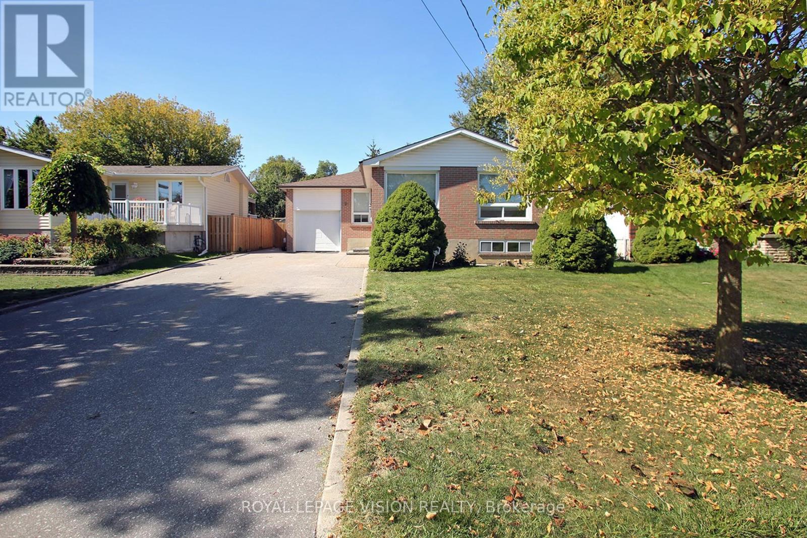 Upper - 696 Victory Drive, Pickering, Ontario  L1W 2S2 - Photo 3 - E12367369