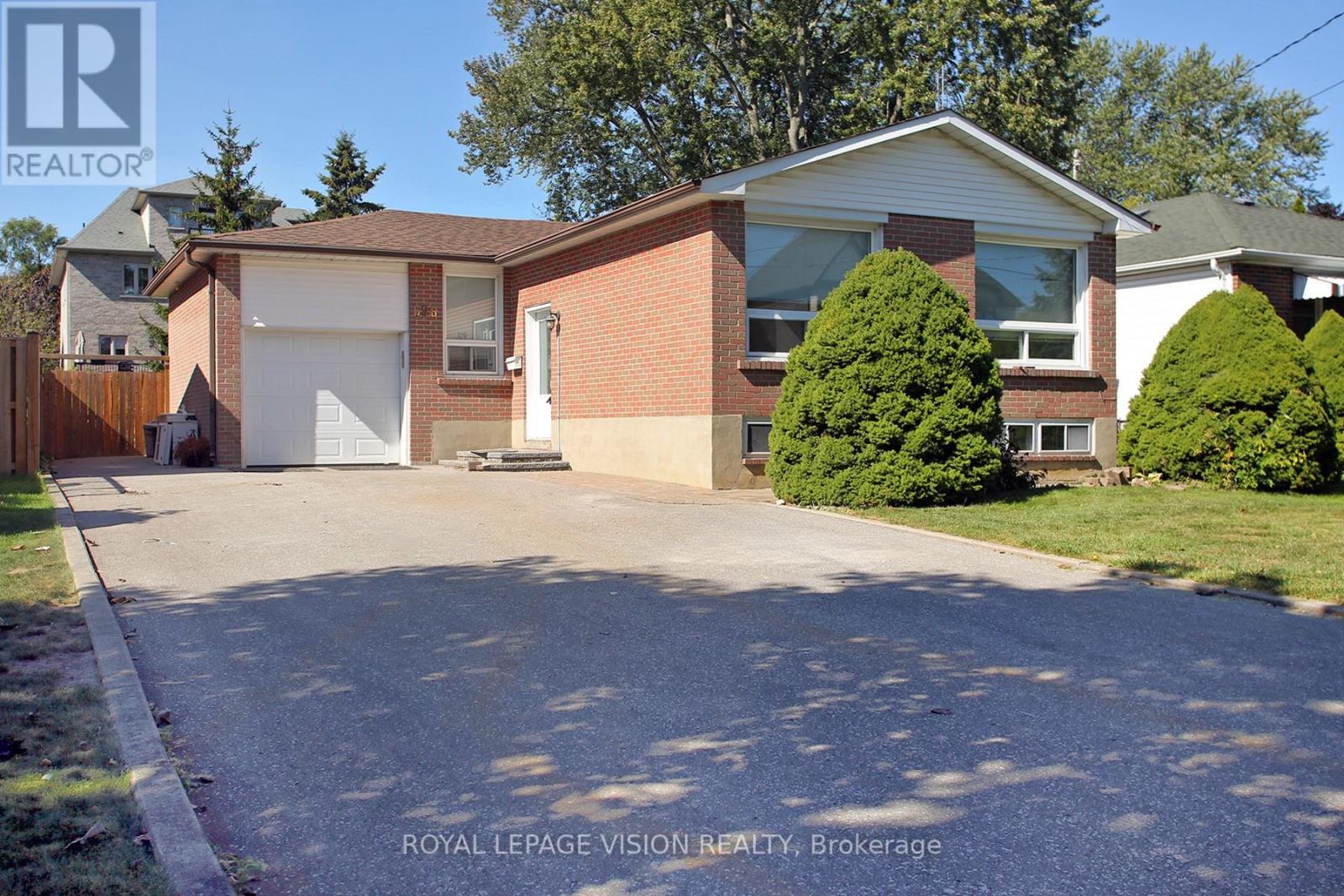 Upper - 696 Victory Drive, Pickering, Ontario  L1W 2S2 - Photo 2 - E12367369