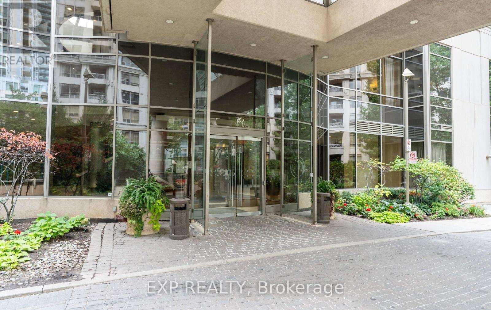 1202 - 3880 Duke Of York Boulevard, Mississauga, Ontario  L5B 4M7 - Photo 4 - W12204481