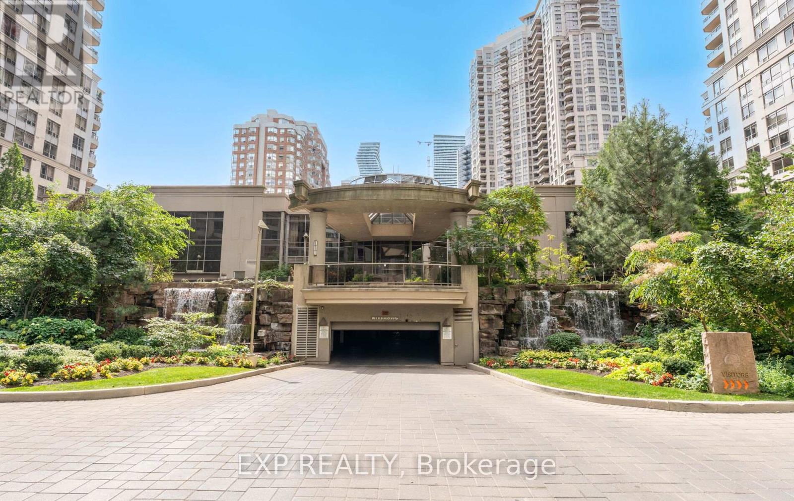 1202 - 3880 Duke Of York Boulevard, Mississauga, Ontario  L5B 4M7 - Photo 3 - W12204481