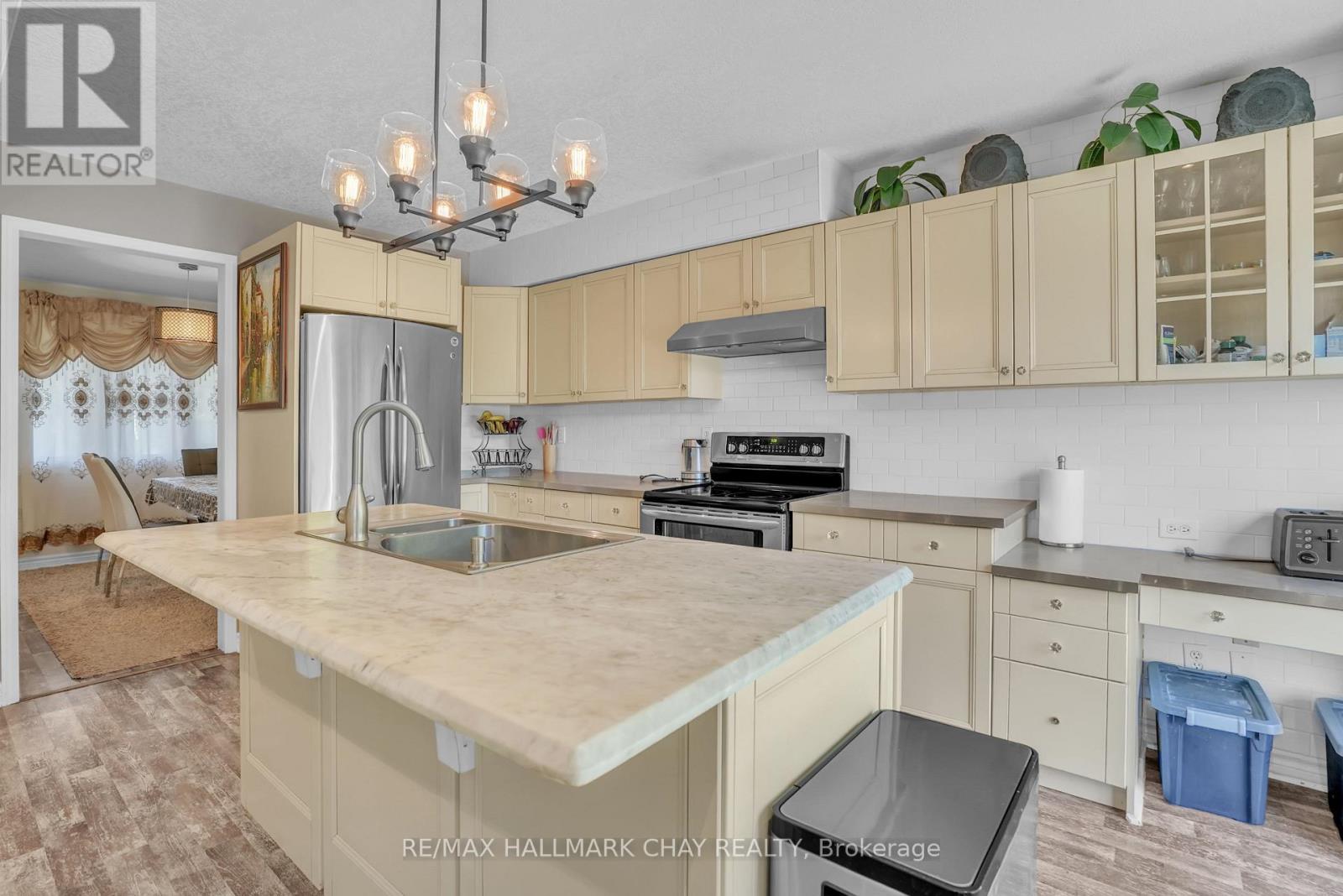 30 Rosenfeld Drive, Barrie, Ontario  L4M 5X2 - Photo 3 - S12417076
