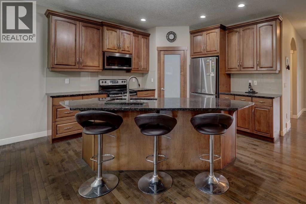 162 Sherwood Hill Nw, Calgary, Alberta  T3R 1P7 - Photo 5 - A2237445