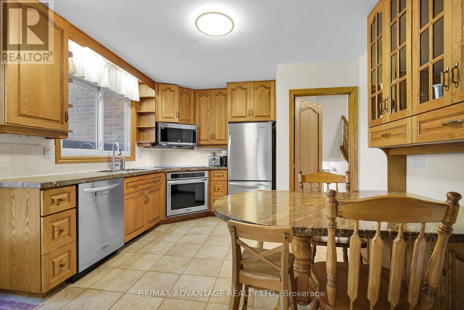 41 Queen Anne Circle, London North, Ontario  N6H 4B6 - Photo 12 - X12417087