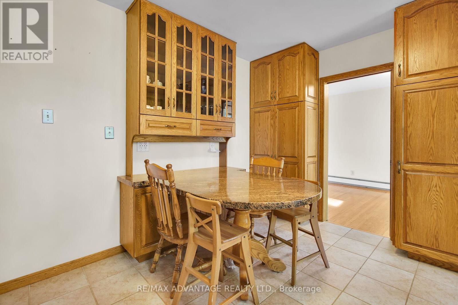 41 Queen Anne Circle, London North, Ontario  N6H 4B6 - Photo 15 - X12417087