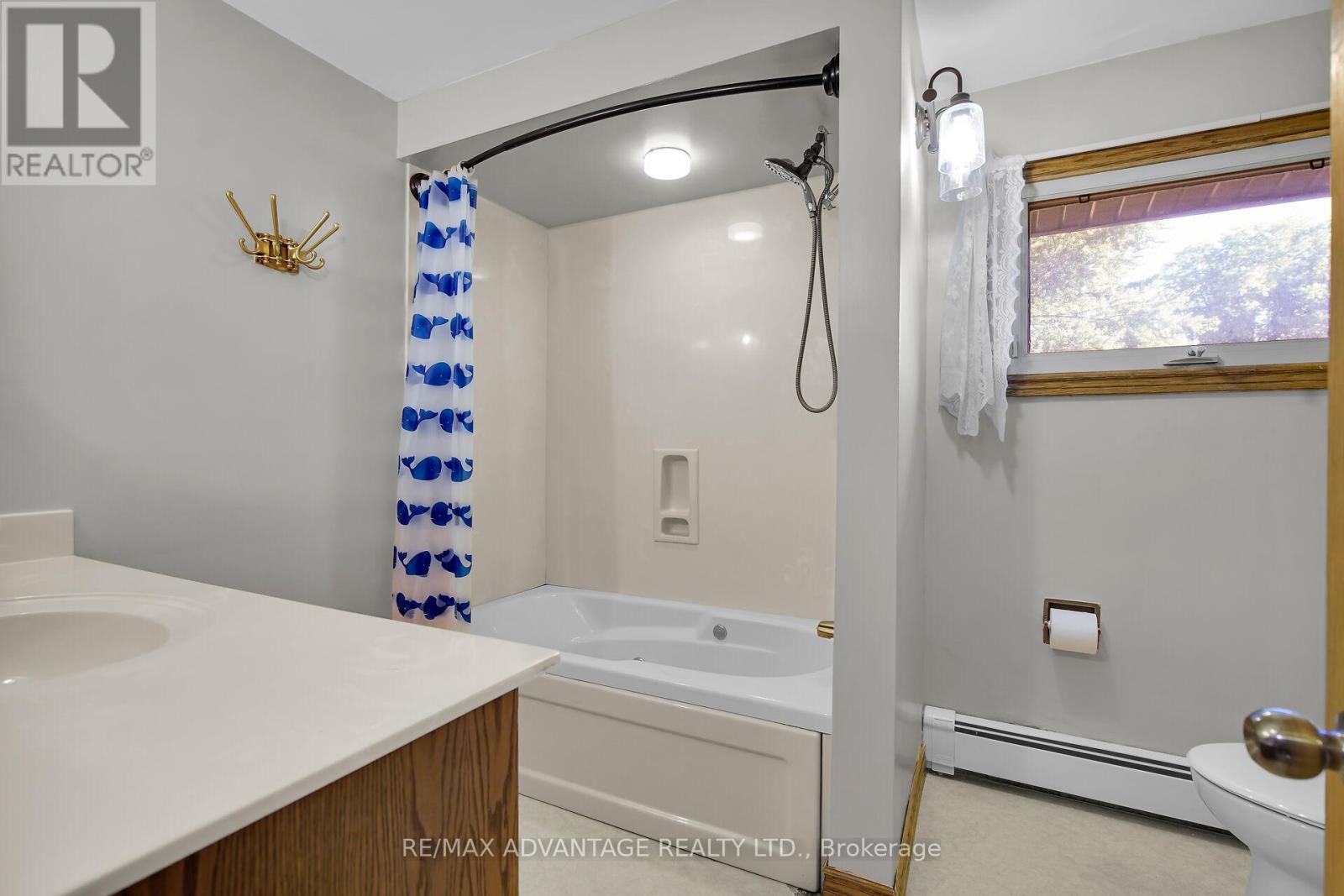 41 Queen Anne Circle, London North, Ontario  N6H 4B6 - Photo 26 - X12417087