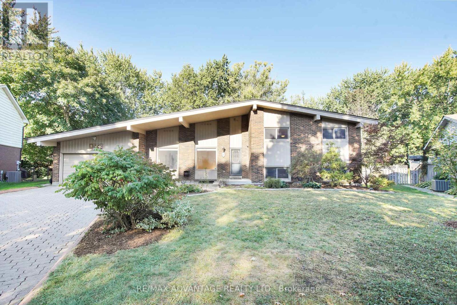 41 Queen Anne Circle, London North, Ontario  N6H 4B6 - Photo 3 - X12417087