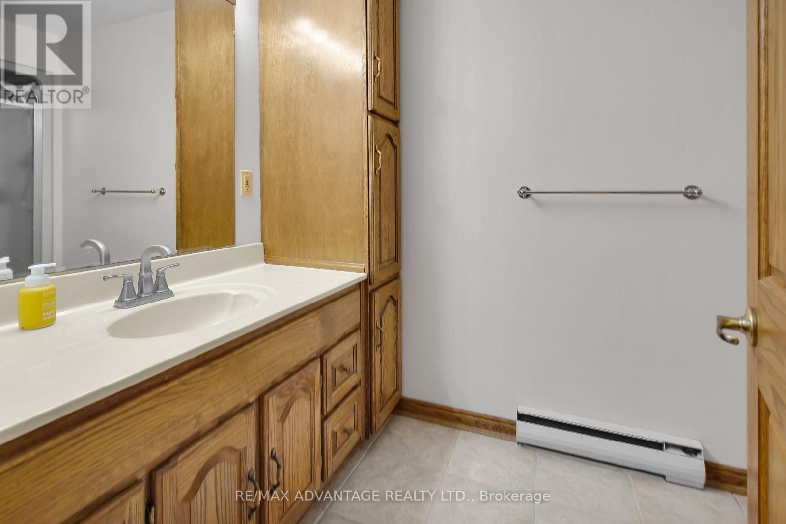 41 Queen Anne Circle, London North, Ontario  N6H 4B6 - Photo 35 - X12417087