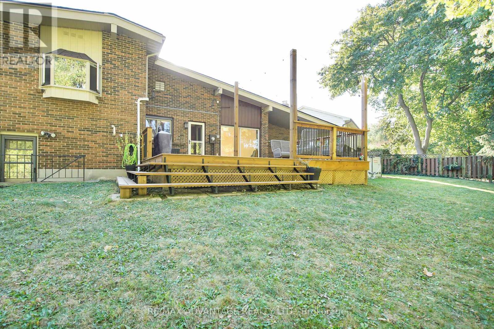 41 Queen Anne Circle, London North, Ontario  N6H 4B6 - Photo 44 - X12417087
