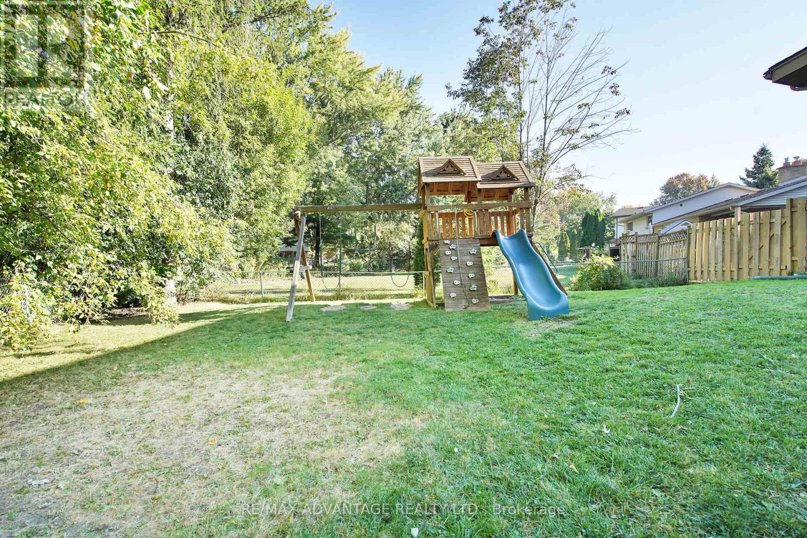 41 Queen Anne Circle, London North, Ontario  N6H 4B6 - Photo 45 - X12417087