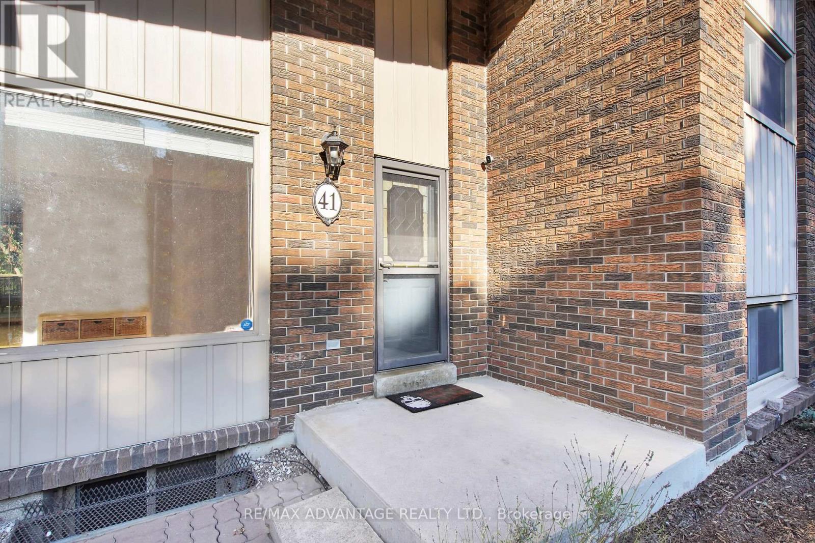 41 Queen Anne Circle, London North, Ontario  N6H 4B6 - Photo 5 - X12417087