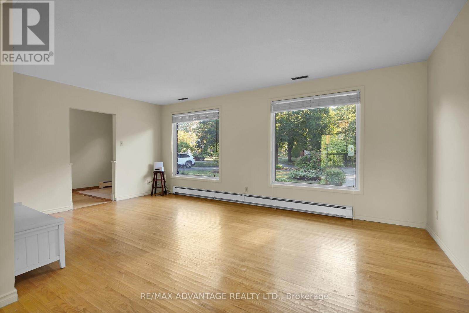 41 Queen Anne Circle, London North, Ontario  N6H 4B6 - Photo 9 - X12417087