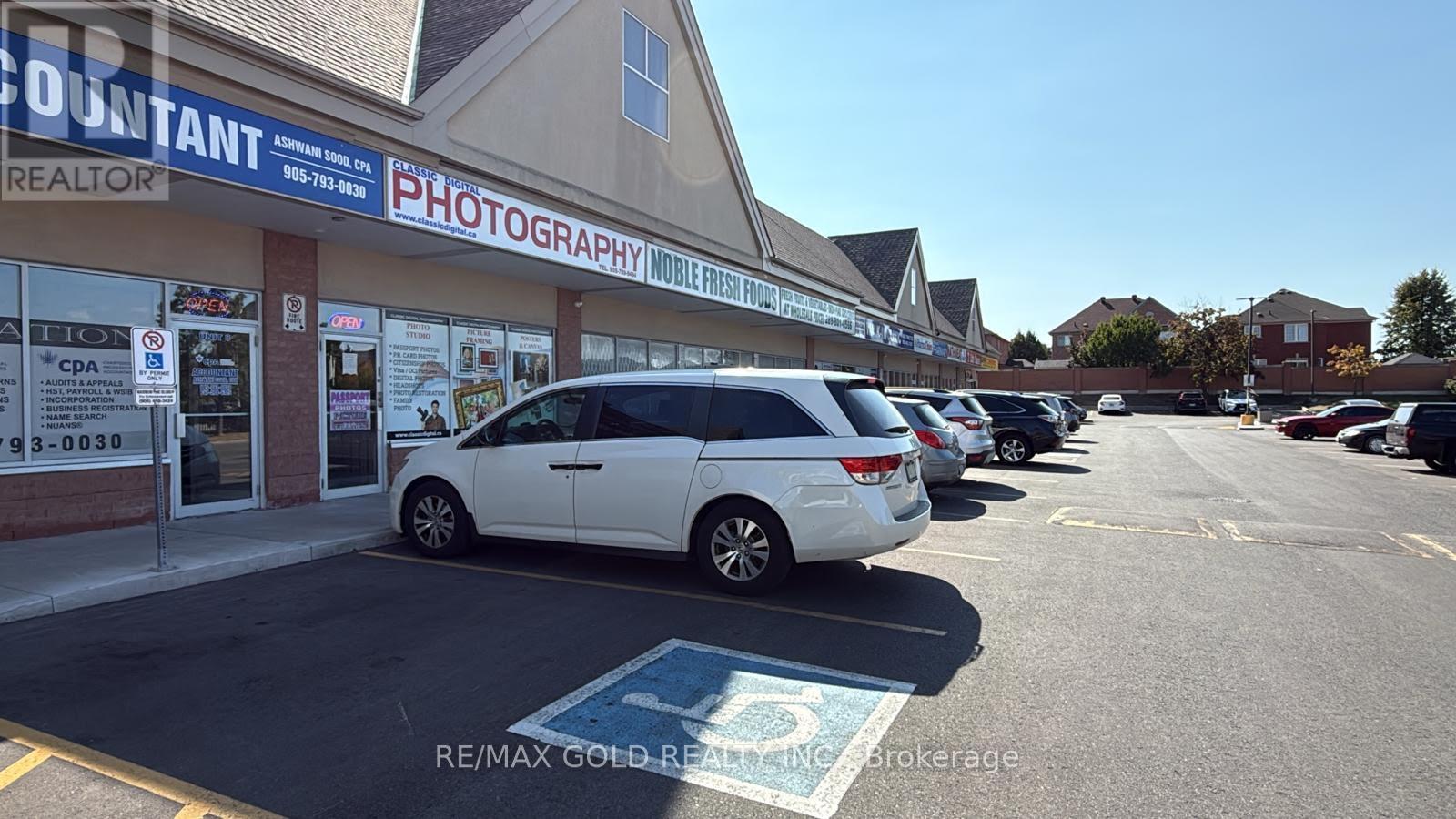 9 - 2945 Sandalwood Parkway, Brampton, Ontario  L6R 3J6 - Photo 4 - W12417044