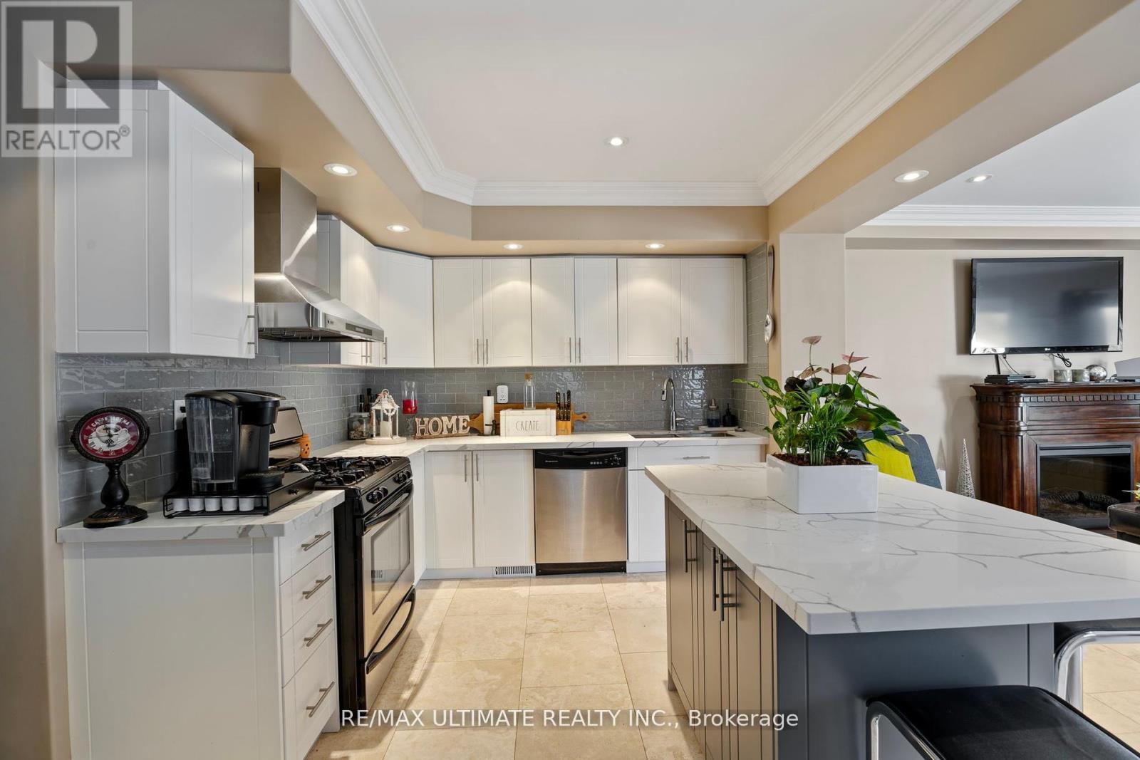 23 Seneca Avenue, Toronto, Ontario  M5J 2A4 - Photo 11 - W12417046